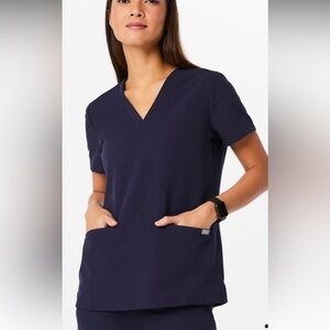 Figs navy medium casma three pocket scrub top